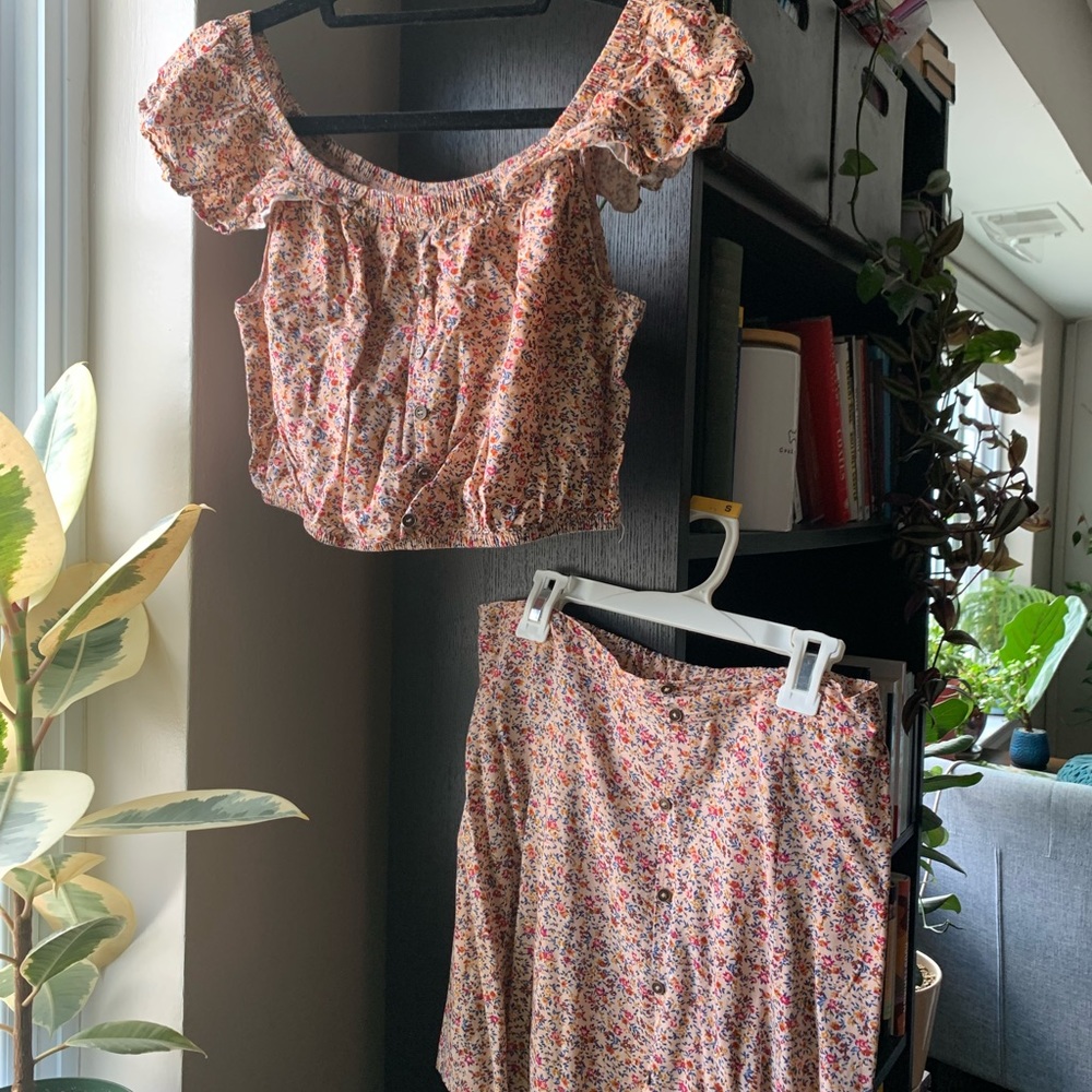 Skirt and crop top set floral